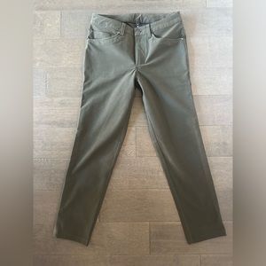 Lululemon Utilitech Pant Slim 28x30 in dark olive